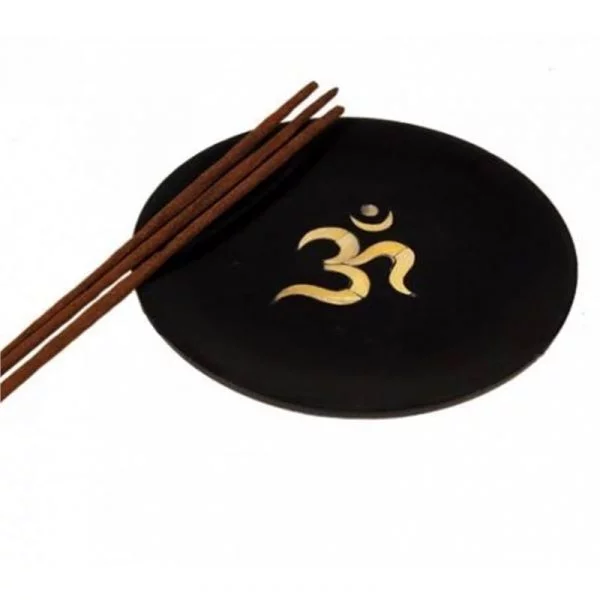Wierookbrander wit Ohm in zwart zeepsteen schotel -- 10 cm