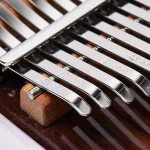 Hluru Kalimba 21 toetsen rozenhout C-majeur -  18 cm x 14.5 cm x 5 cm - Afbeelding 5