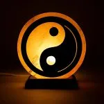 Zoutlamp Yin Yang met kabel en lamp -  ±22 cm x 19 cm x 10 cm - Afbeelding 5
