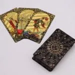 Goudfolie Tarot Kaarten Set in Luxe Bewaardoos - Laat De Magie Beginnen - Tarotkaarten met boekje - Tarot Deck - Tarot Kaarten Engels Met Uitleg - Afbeelding 2